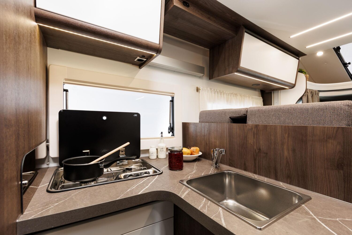 Cocina y fregadero autocaravana